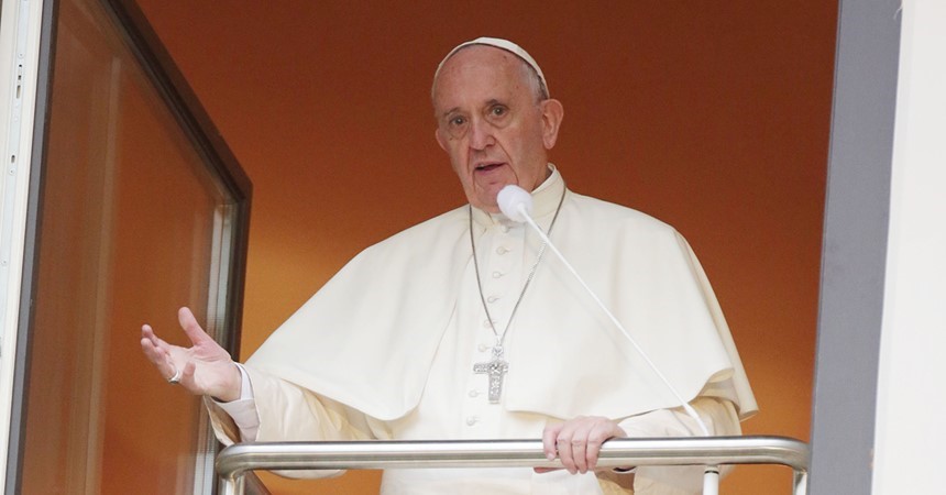 Pope Francis says no to clericalism IMAGE