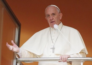 Pope Francis says no to clericalism IMAGE