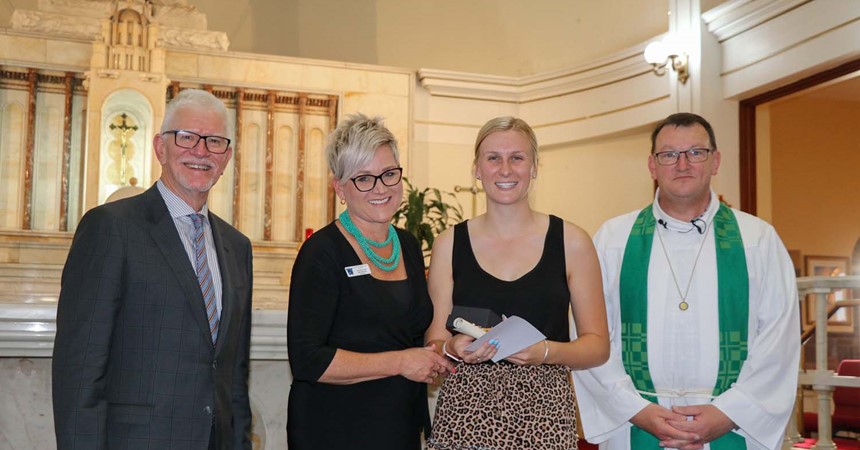 Louise Barnes receives Emmaus Award for School Support IMAGE